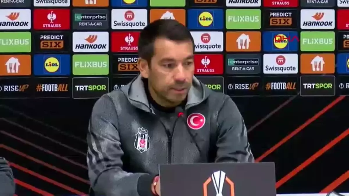 Van Bronckhorst’tan Maccabi Tel-Aviv Maçı Öncesi Açıklamalar