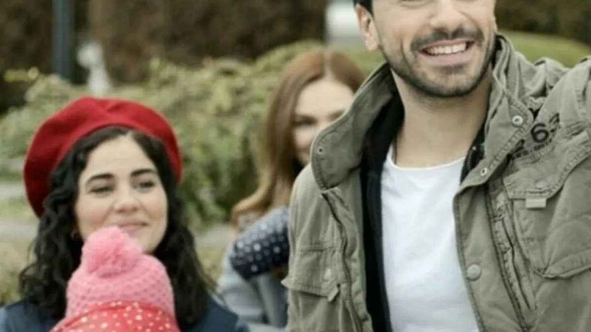 ‘Seviyor Sevmiyor’un yıldızları Gökhan Alkan ve Zeynep Çamcı yıllar sonra bir araya geldi