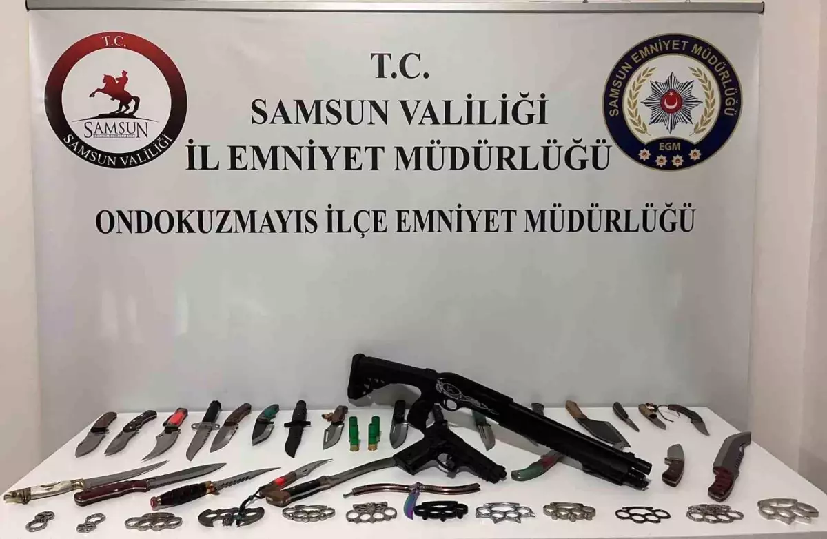 Samsun’da Eve Yapılan Baskında Silah ve Bıçaklar Ele Geçirildi